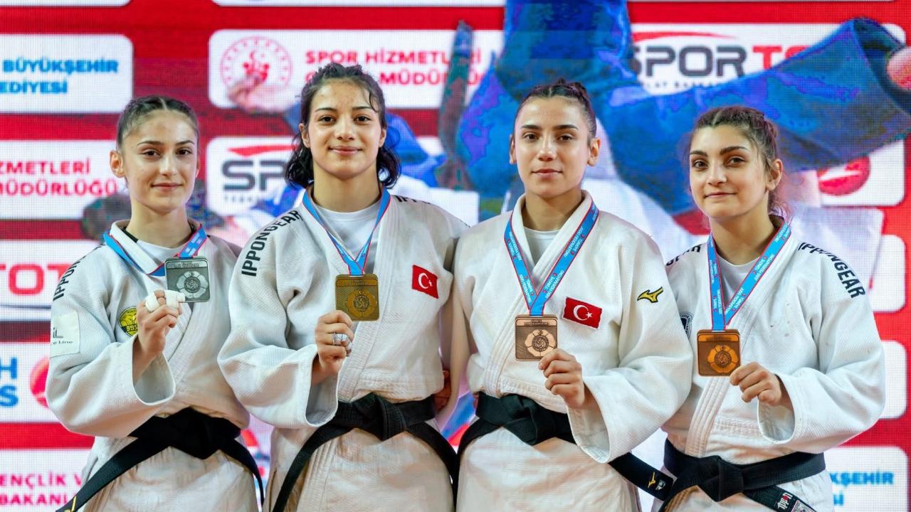 Manisalı judocular Trabzon'dan çifte madalya ile döndü