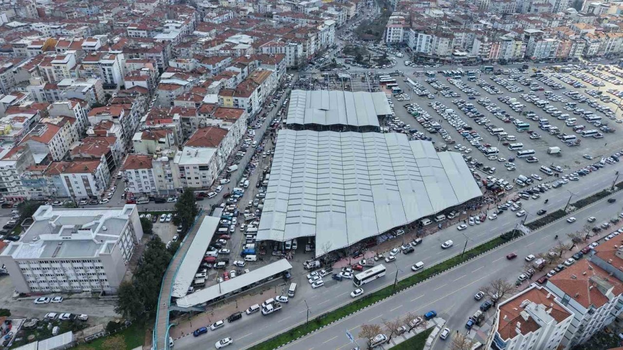 Manisa’nın en büyük pazaryerinin altyapı sorununa çözüm