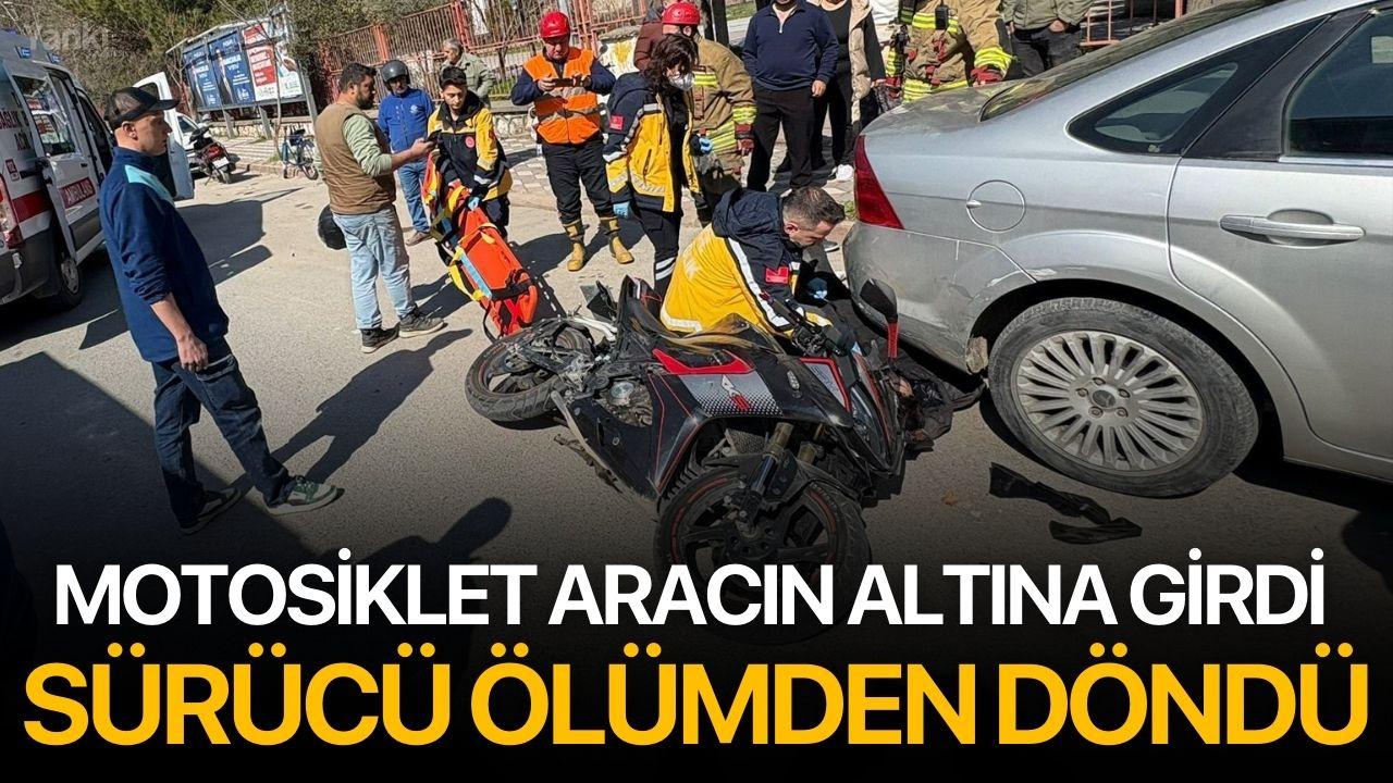 Motosiklet Aracın Altına Girdi, Sürücü Ölümden Döndü