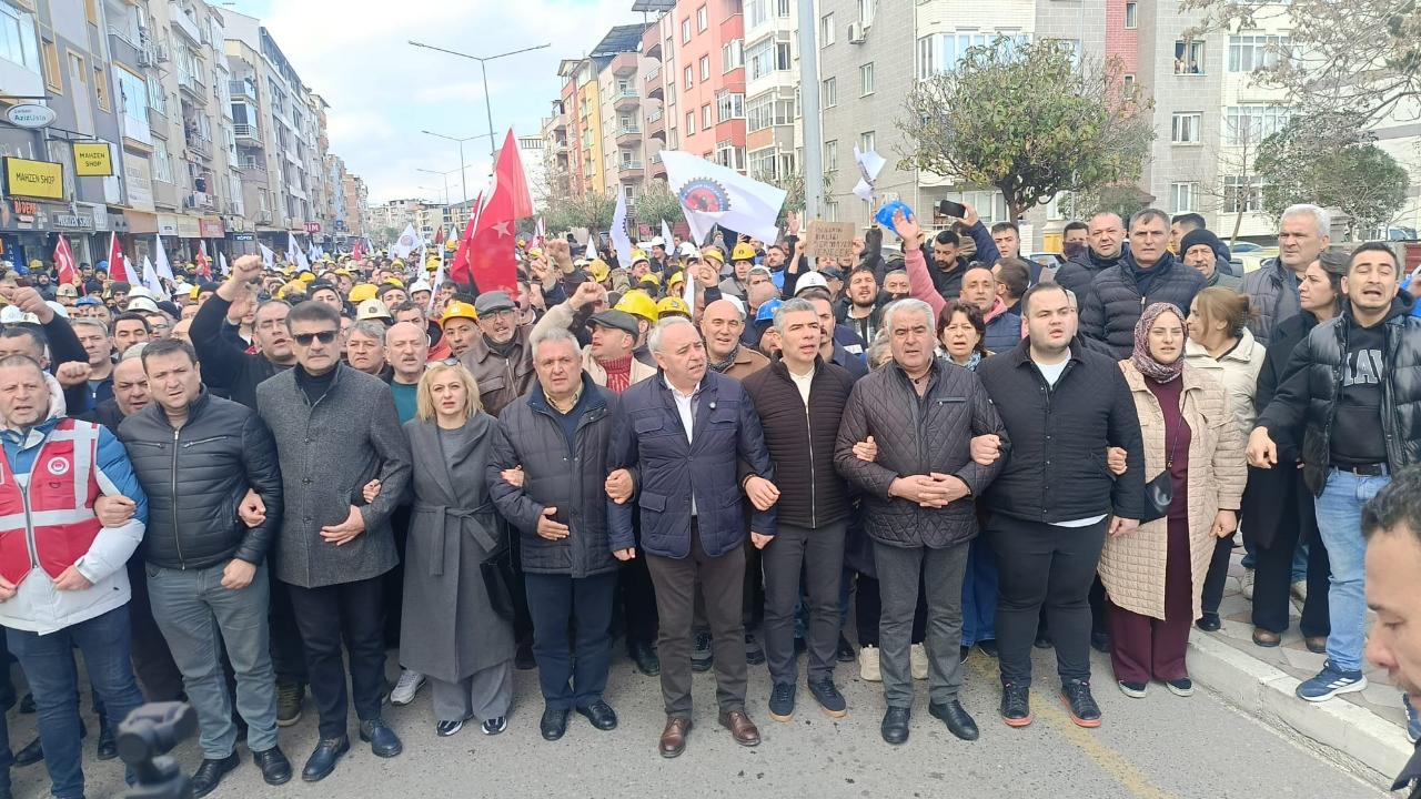 Soma’da Madenciler Maaş Eyleminde: “Sadaka Değil, Hakkımızı İstiyoruz”