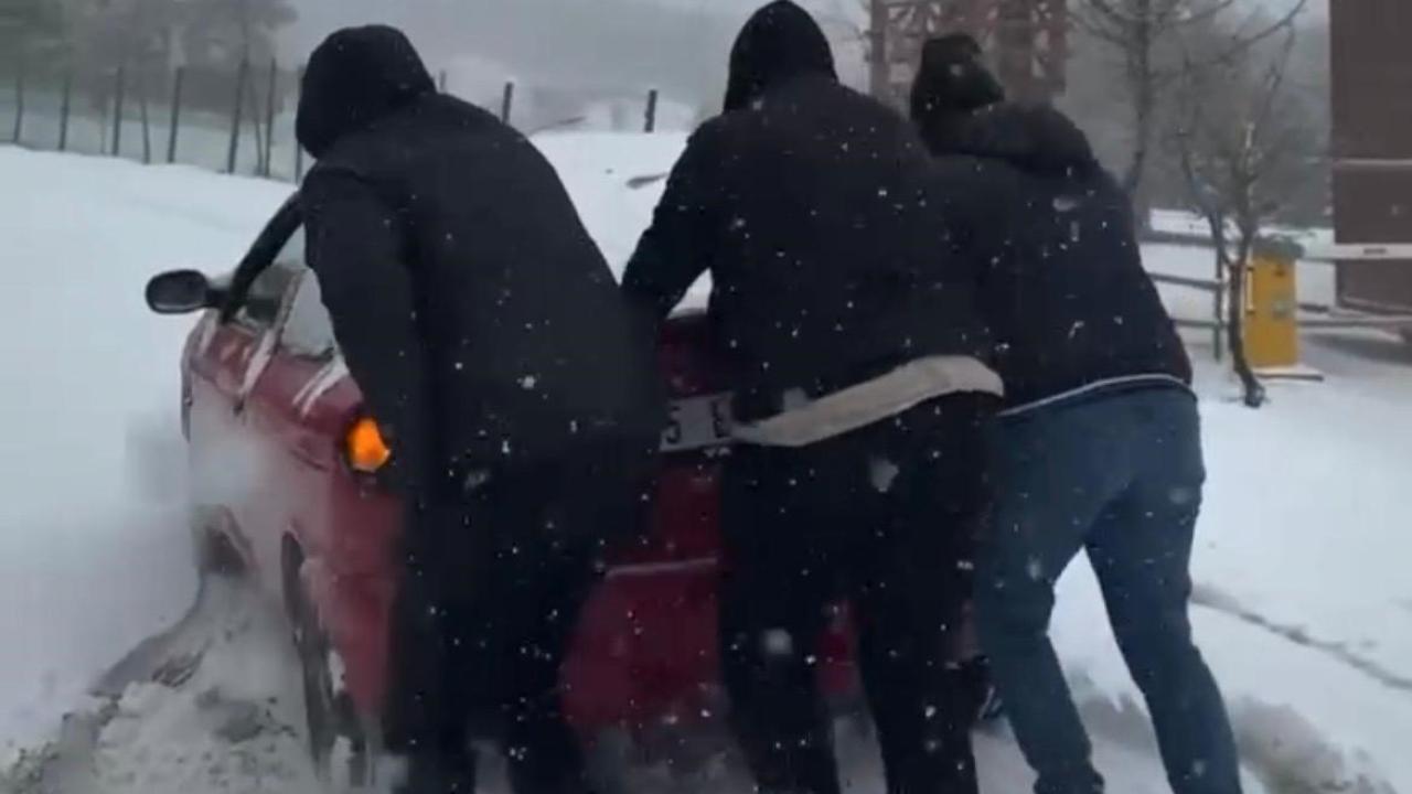 Spil, Nif Dağı, Bozdağ... Bayramın ilk gününde kar sürprizi