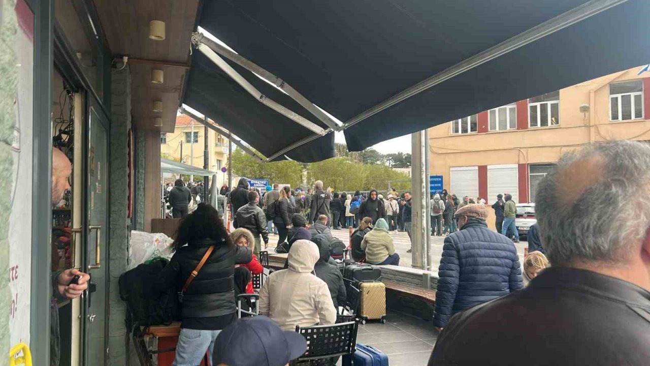 Türk tatilciler dönüş yolunda Midilli Adası’nda mahsur kaldı