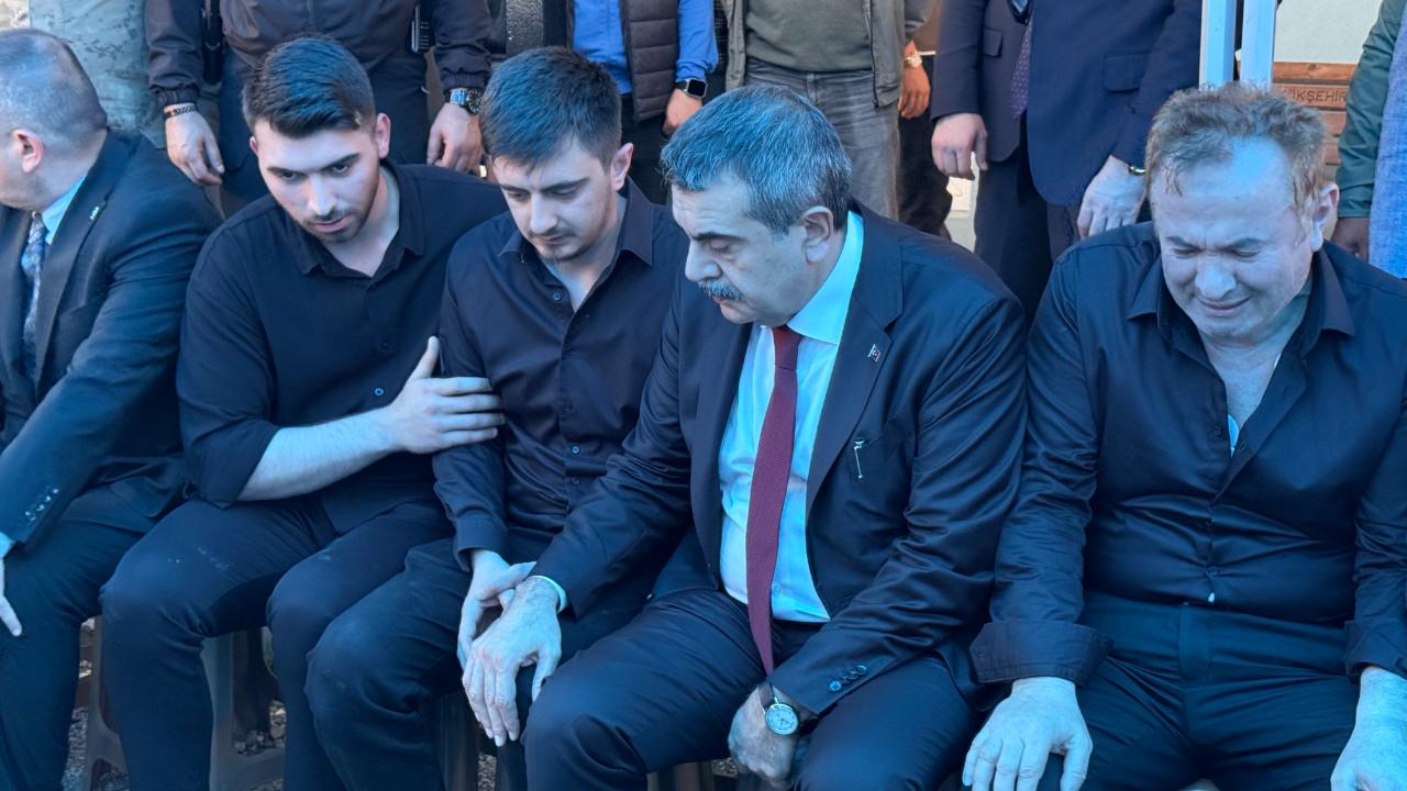 Ayla öğretmenin eşi: "Gurur duyuyorum, buraya ev yaptıracaktık, cenazesi geldi"