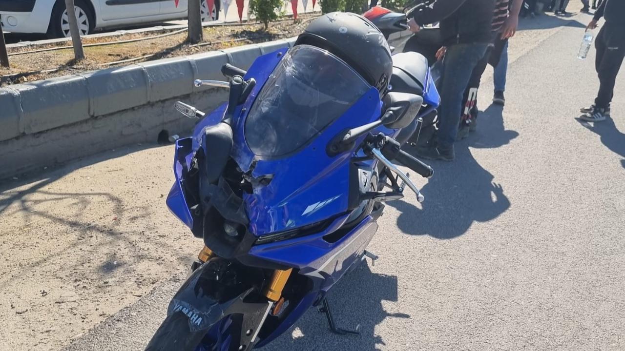 Ekobis ve motosiklet çarpıştı: 3 yaralı