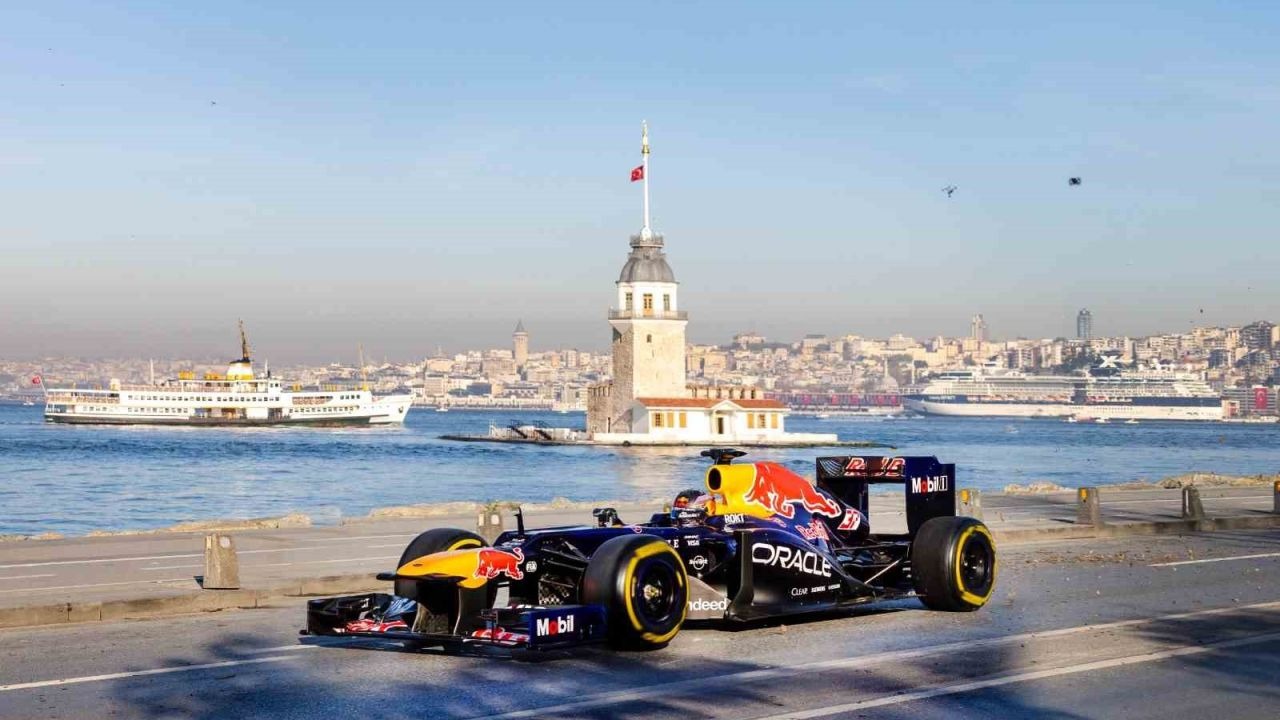 Formula 1 heyecanı 5 yıl sonra İstanbul sokaklarına taşındı