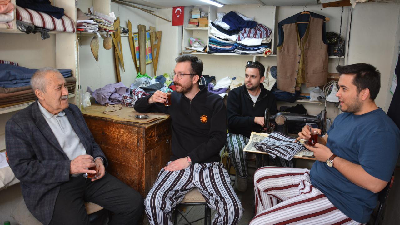 Pijamaları giyip geçmişe yolculuk yaptılar