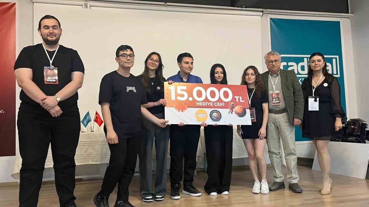 İzmir’de genç beyinlerin uzay yarışı: ’Ay ve Mars Köyü Projesi’ final yaptı