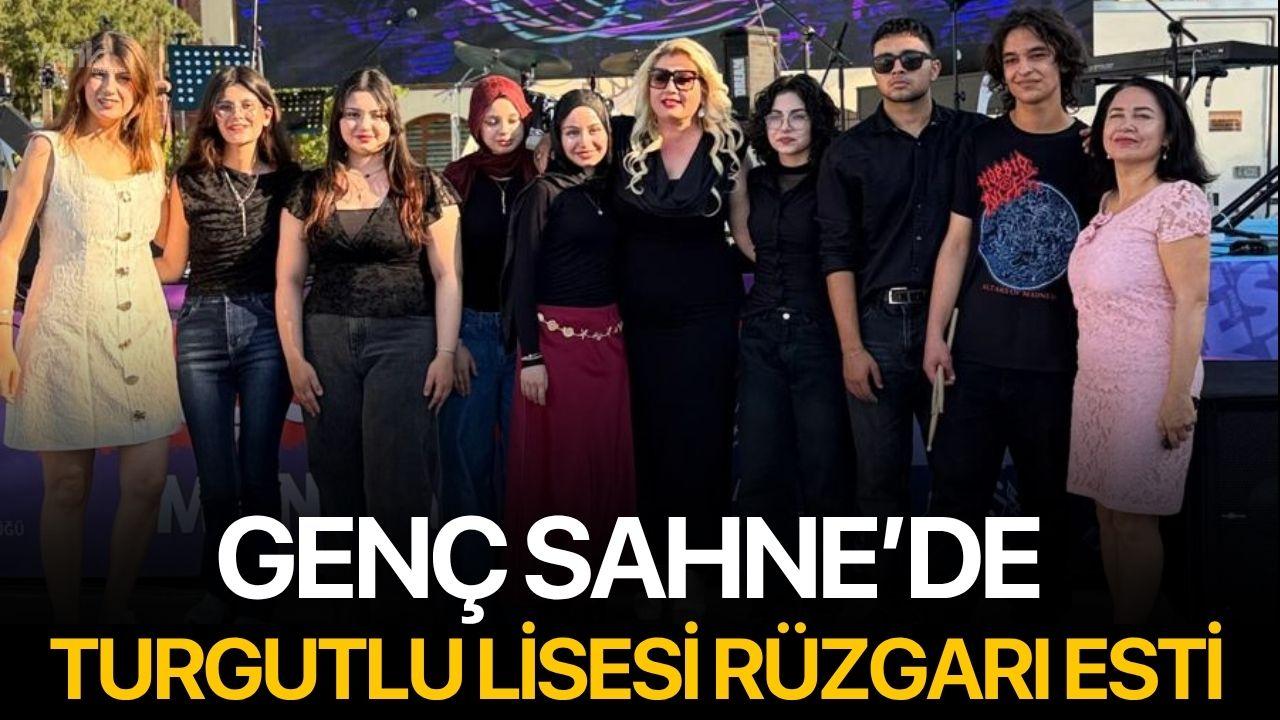 Genç Sahne’de Turgutlu Lisesi Rüzgarı Esti