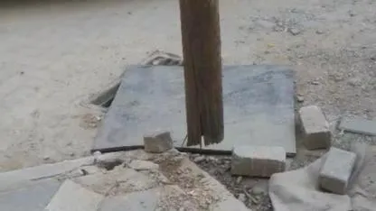 Turgutlu'da Havada Asılı Kalan Elektrik Direğine Müdahale Bekleniyor
