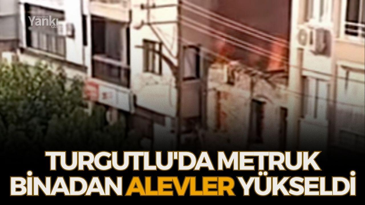Turgutlu'da metruk binadan alevler yükseldi