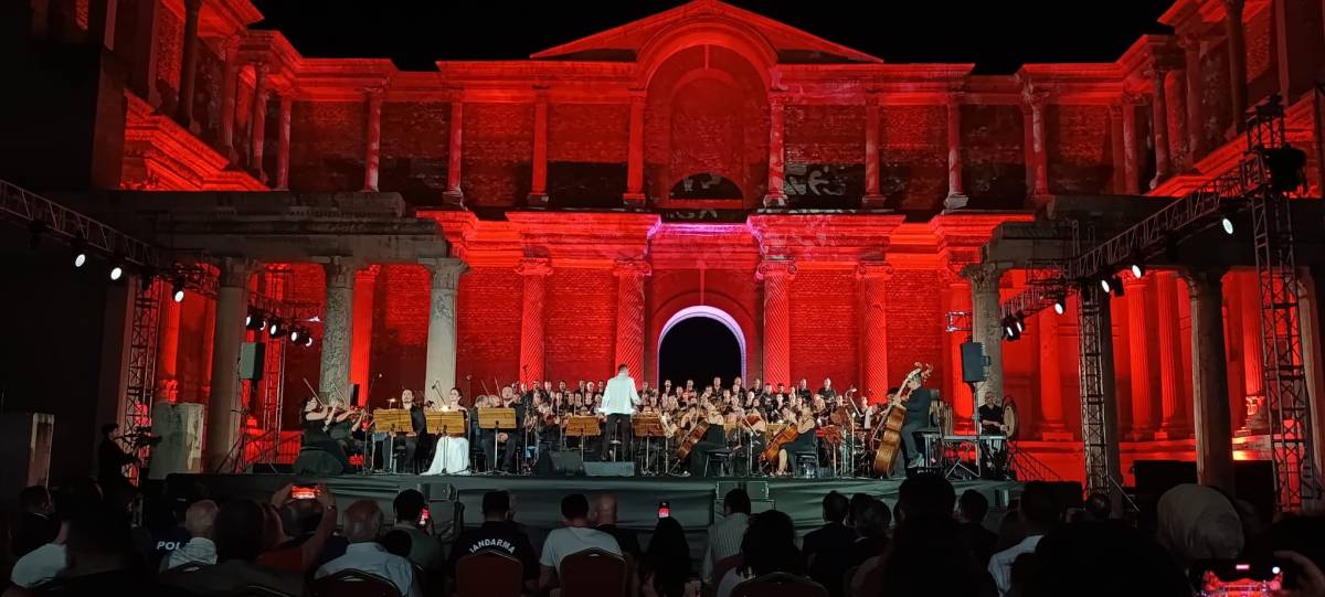 Manisa'da unutulmaz gece: Sardes Antik Kenti'nde 'Carmina Burana' rüzgarı